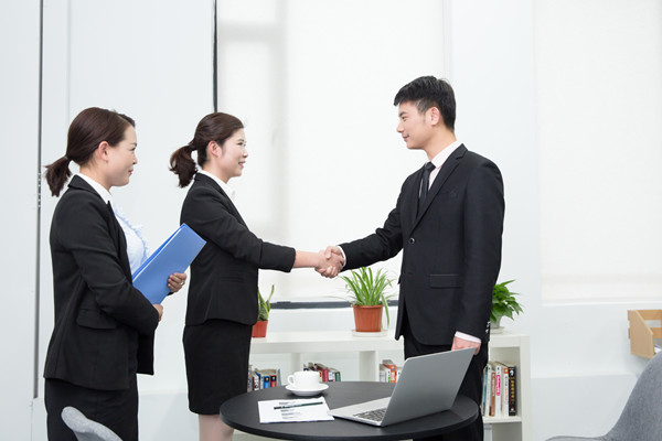 績(jī)效溝通：及時(shí)反饋，解決績(jī)效問題