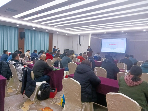 無錫市社區(qū)商會(huì)——勤新商會(huì)攜手正睿咨詢集團(tuán)為企業(yè)家賦能充電！