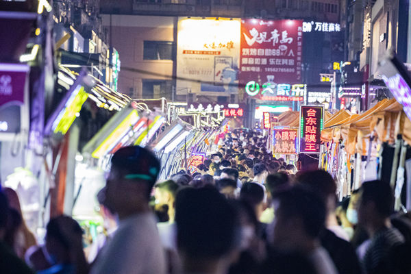 年度經(jīng)營計(jì)劃：挖掘市場(chǎng)潛力，提升競(jìng)爭優(yōu)勢(shì)