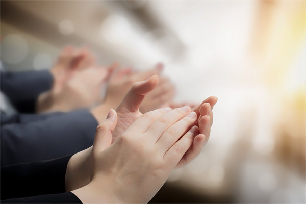 薪酬績效與戰(zhàn)略目標(biāo)協(xié)同，推動企業(yè)持續(xù)發(fā)展與成長