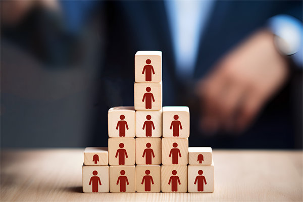 企業(yè)的發(fā)展戰(zhàn)略不僅僅是老板一個人的問題，還有誰？