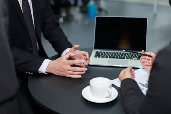 面對業(yè)績波動，企業(yè)如何靈活調(diào)整績效評價標準？