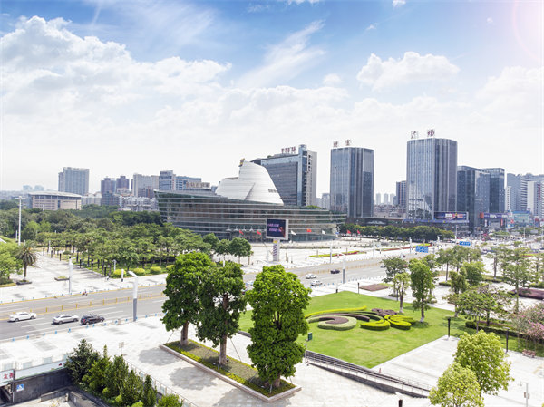 東莞企業(yè)成長路上，管理咨詢?nèi)绾纬蔀榧铀倨鳎? title=