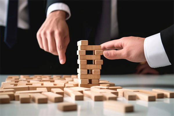 風(fēng)險管理與企業(yè)戰(zhàn)略制定：如何平衡機遇與威脅？