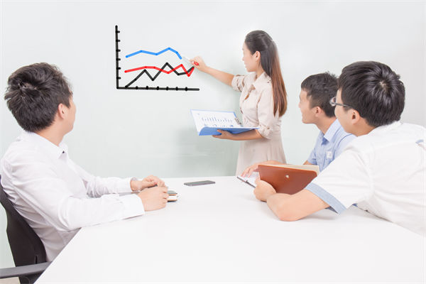 績效咨詢過程中，如何確保咨詢方案的落地實(shí)施？