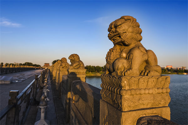 從營(yíng)銷角度分析：大學(xué)退休教授63小時(shí)賣出753臺(tái)問界