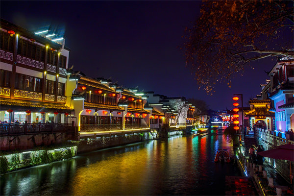 企業(yè)發(fā)展陷入瓶頸，南京戰(zhàn)略咨詢公司如何定制破局突圍方案？
