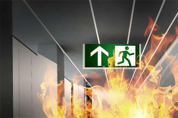 山東化工廠爆炸后樓房僅?？蚣埽瑢χ圃鞓I(yè)有何啟示？