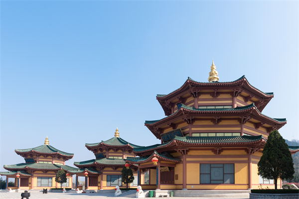煙臺(tái)企業(yè)戰(zhàn)略模糊難落地？戰(zhàn)略咨詢公司如何精準(zhǔn)錨定增長(zhǎng)賽道？